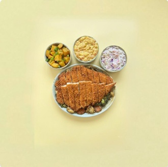 Fırınlanmış Sebze Yatağında Schnitzel görseli