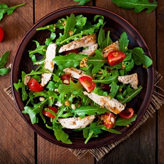 Parmesanlı Tavuklu Salata görseli