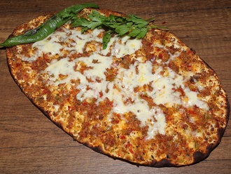 Kaşarlı Lahmacun görseli