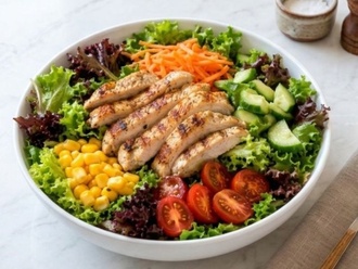 Izgara Tavuklu Salata görseli