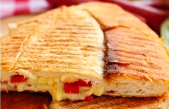 Tost Ekmeğine Tulum Peynirli Sucuklu Tost görseli