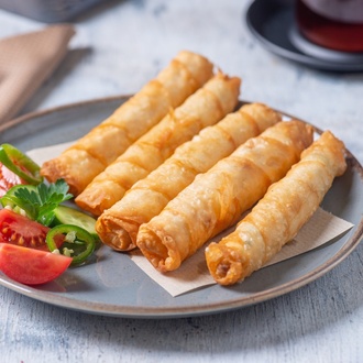 5 Adet Sigara Böregi Patates Kızartması Ve Cola görseli