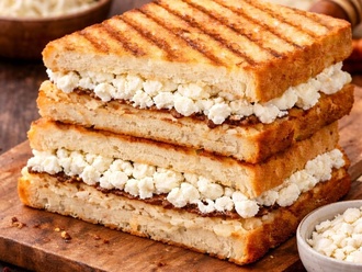 Jumbo Tost Ekmeğine Tulum Peynirli Tost görseli