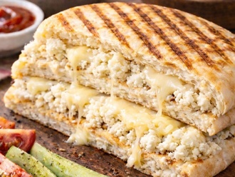 Tulum Peynirli Bazlama Tost görseli