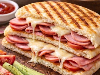 Jambonlu Kaşarlı Bazlama Tost görseli