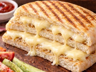 Bol Kaşarlı Bazlama Tost görseli
