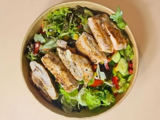 Izgara Tavuk Salata görseli