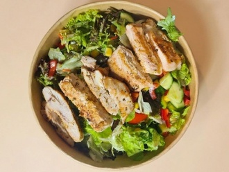 Izgara Tavuk Salata görseli