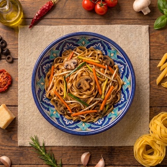 Sebzeli Noodle görseli