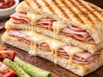 Bazlama Ekmeğine Jambon & Kaşar Tost görseli