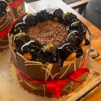 Profiterol Çikolatalı Pasta görseli