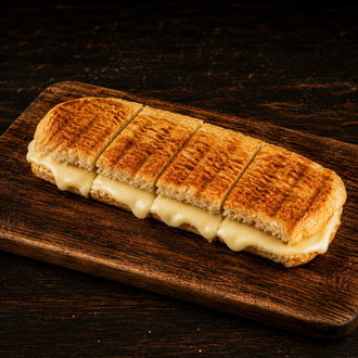 Yarım Ekmek Kaşarlı Tost görseli