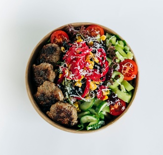 Izgara Köfte Salata görseli