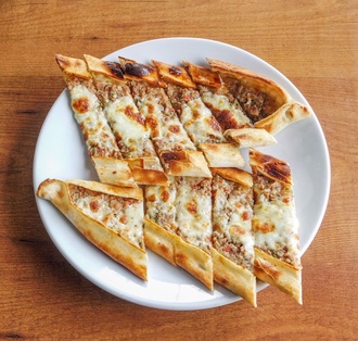 Kıymalı Kaşarlı Pide görseli