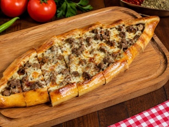 Kuşbaşılı Kaşarlı Pide görseli