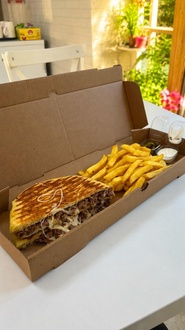 Kavurmalı Bazlama Tost görseli