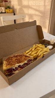 Pastırmalı Bazlama Tost görseli