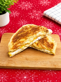 Üç Peynirli Bazlama Tost görseli
