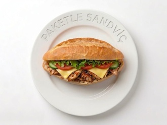 Baharatlı Tavuklu & Kaşarlı Sandviç görseli