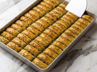 Madem Özel Kesim Fıstıklı Baklava görseli