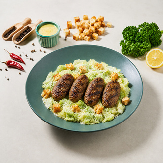 Izgara Köfte Sezar Soslu Salata görseli