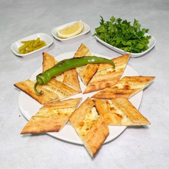 Kaşarlı Trabzon Pidesi (Yuvarlak) görseli