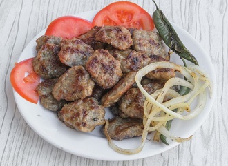 Celal Usta Kiremitte Köfte görseli