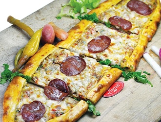Celal Usta Karışık Pide görseli