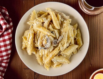 Hafize Ananın Tavuklu Kreması (Penne Kremalı Tavuklu) görseli