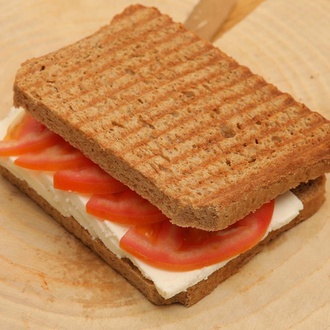 Beyaz Peynirli Kare Tost görseli