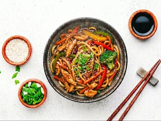 Tatlı Acı Soslu Tavuk Noodle görseli