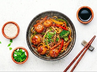 Acılı General Tso Tavuklu Noodle görseli
