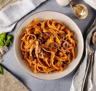 Tagliatelle Fettuccine Napolitan görseli