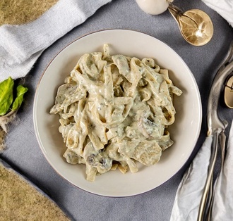 Tagliatelle Fettuccine Alfredo görseli