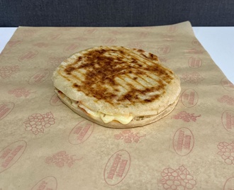 Bazlama Ekmeğine Sebzeli Tost görseli