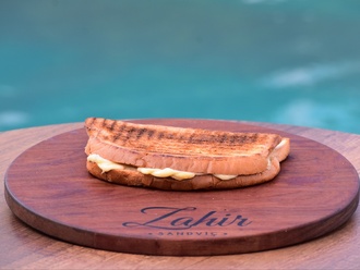 Domates Beyaz Peynirli Tost görseli
