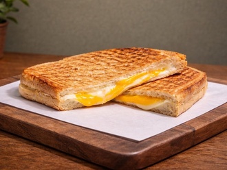 Üç Peynirli Tost görseli