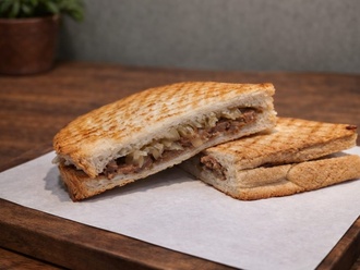 Kavurmalı Kaşarlı Tost görseli