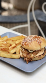 Cheddar Bliss Chicken Burger Menü görseli