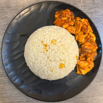 Pilav Üstü Barbekü Soslu Tavuk görseli