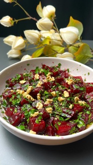 Ekşi Elmalı Pancar Salatası görseli