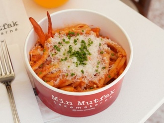 Domatesli Parmesanlı Makarna görseli