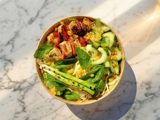 Teriyaki Tavuklu Salata görseli