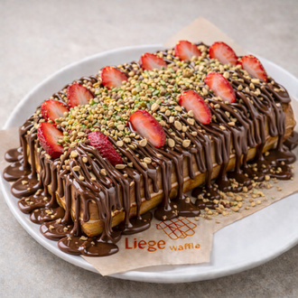 Sütlü Çikolata Çilekli Waffle görseli