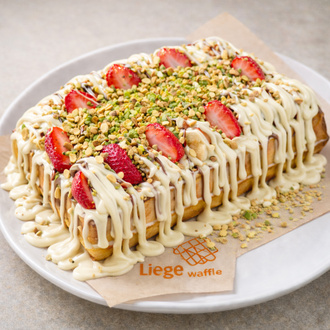 Beyaz Çikolata Çilekli Waffle görseli