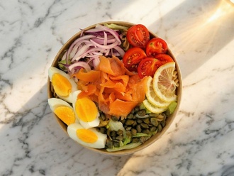 Füme Somonlu Salata görseli