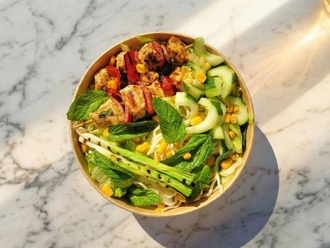 Teriyaki Tavuklu Salata görseli