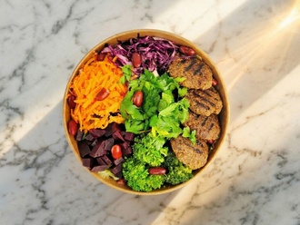 Vegan Köfteli Salata görseli