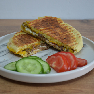 Kavurma Cheedarlı Bazlama Tost görseli