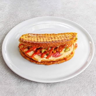 Kaşarlı Sucuklu Pastırmalı Kavurmalı Tost görseli